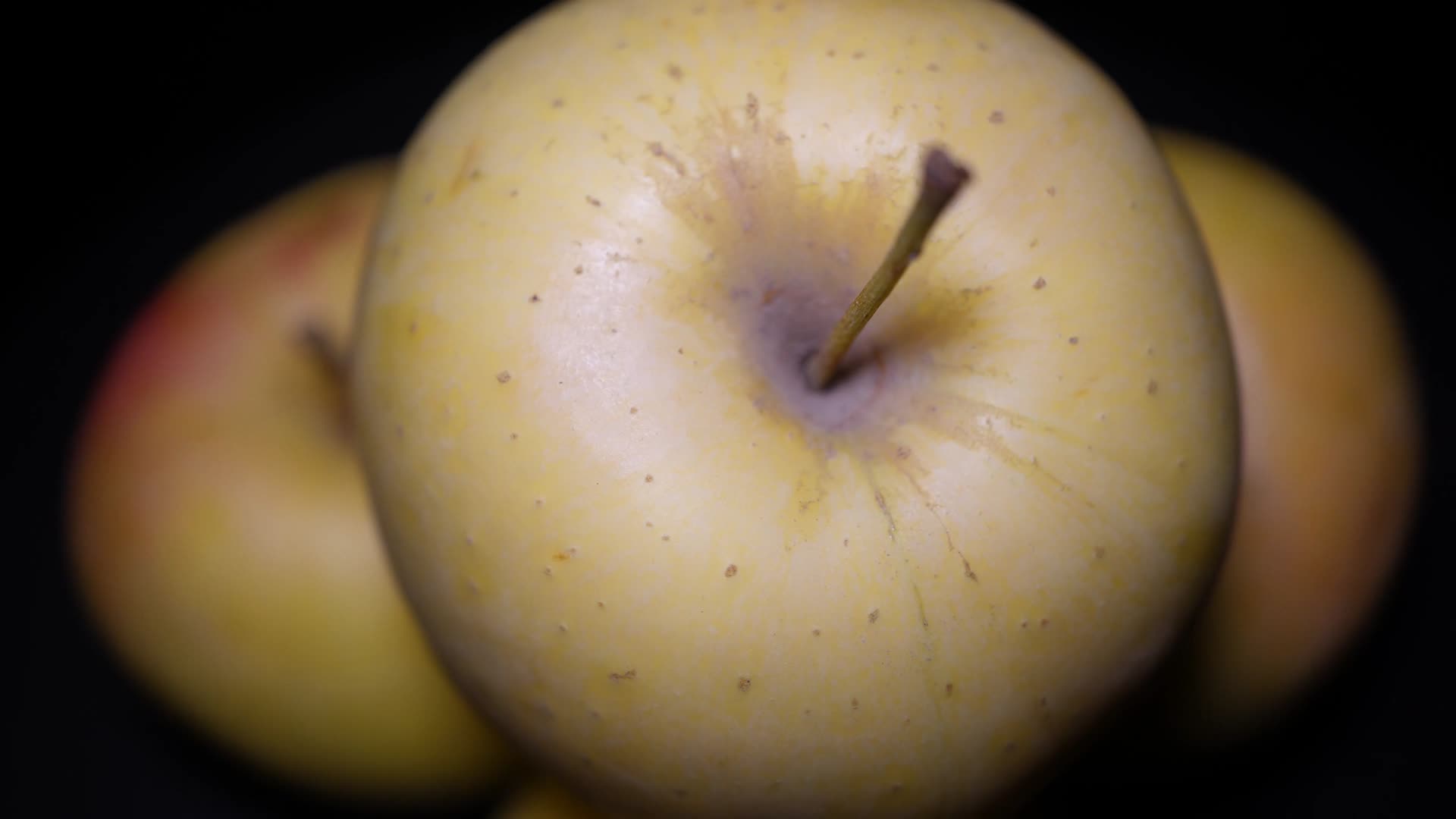 水果苹果梨黄香蕉苹果秋季苹果视频的预览图