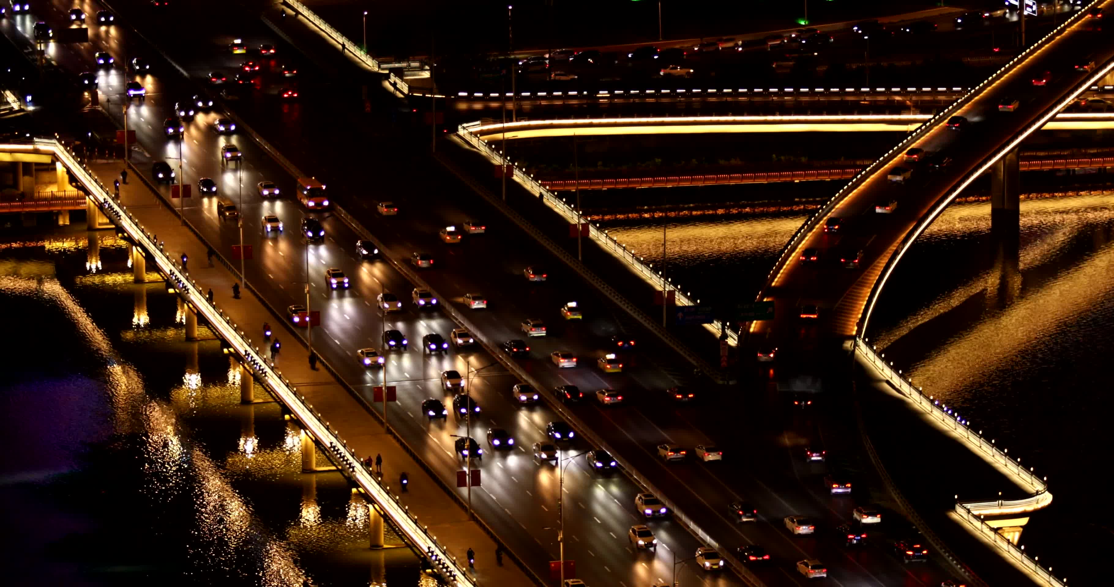 城市夜景夜晚交通马路车流繁华视频的预览图