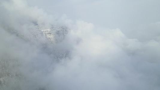 四川瓦屋山冬季航拍风光视频的预览图