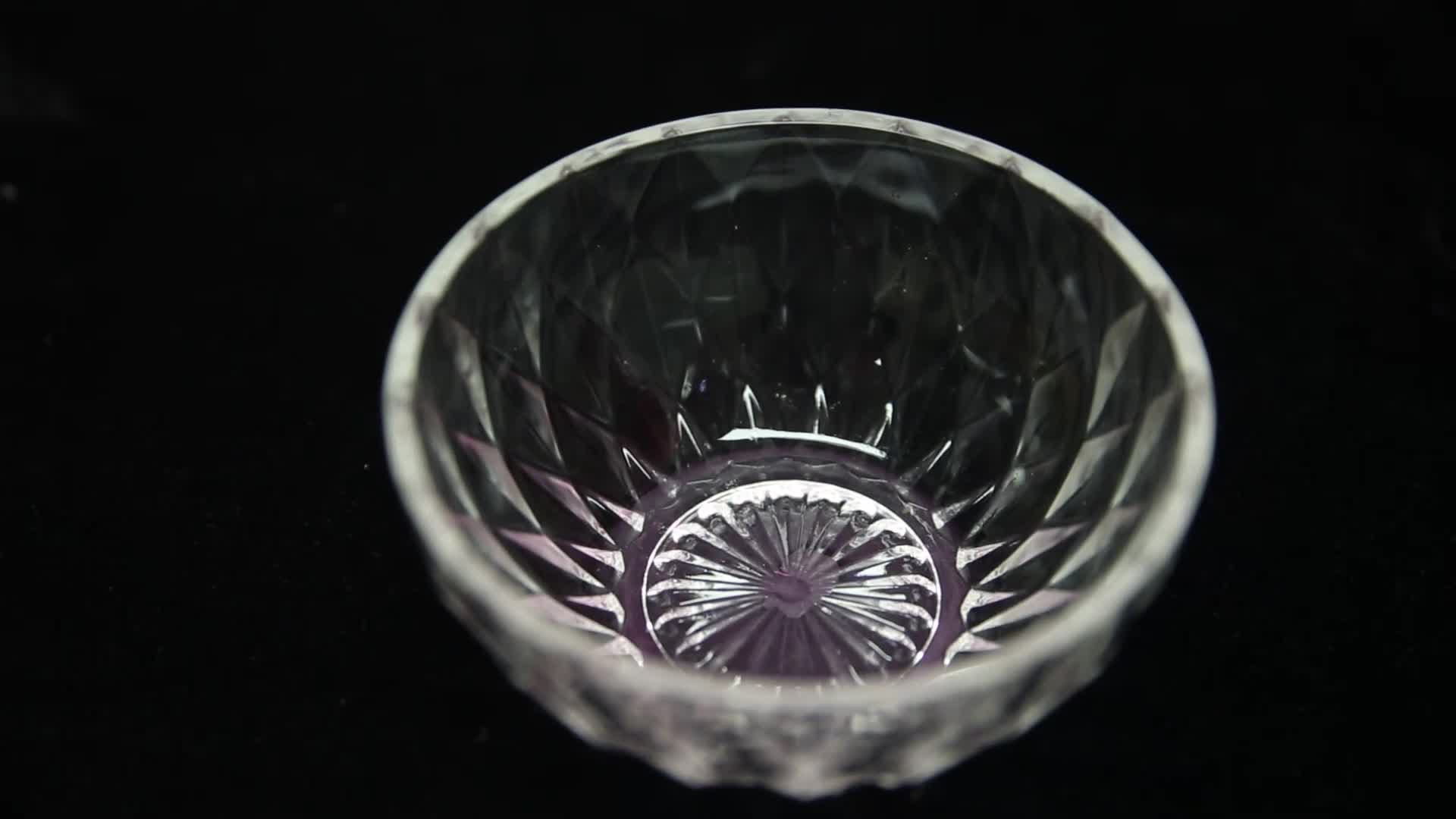 玻璃碗磕鸡蛋视频的预览图