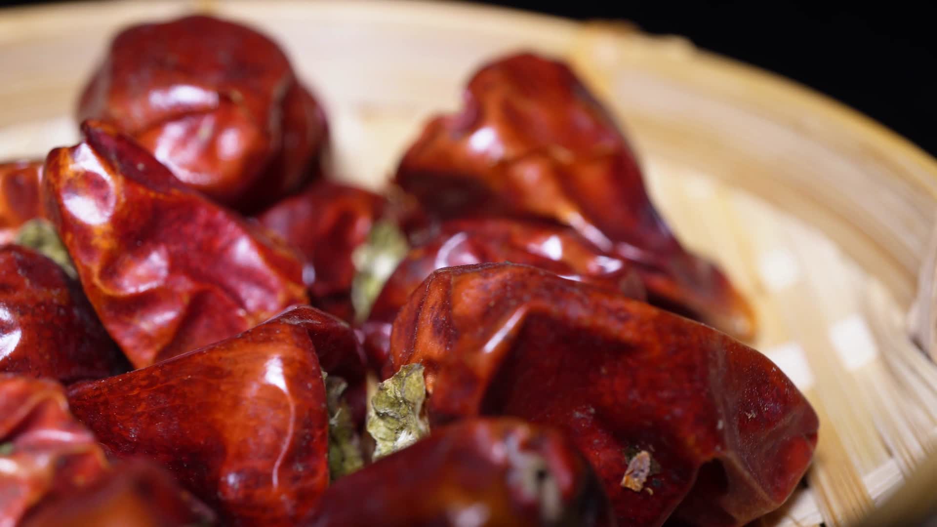 灯笼椒子弹头干辣椒香料调料卤肉食材调味料视频的预览图