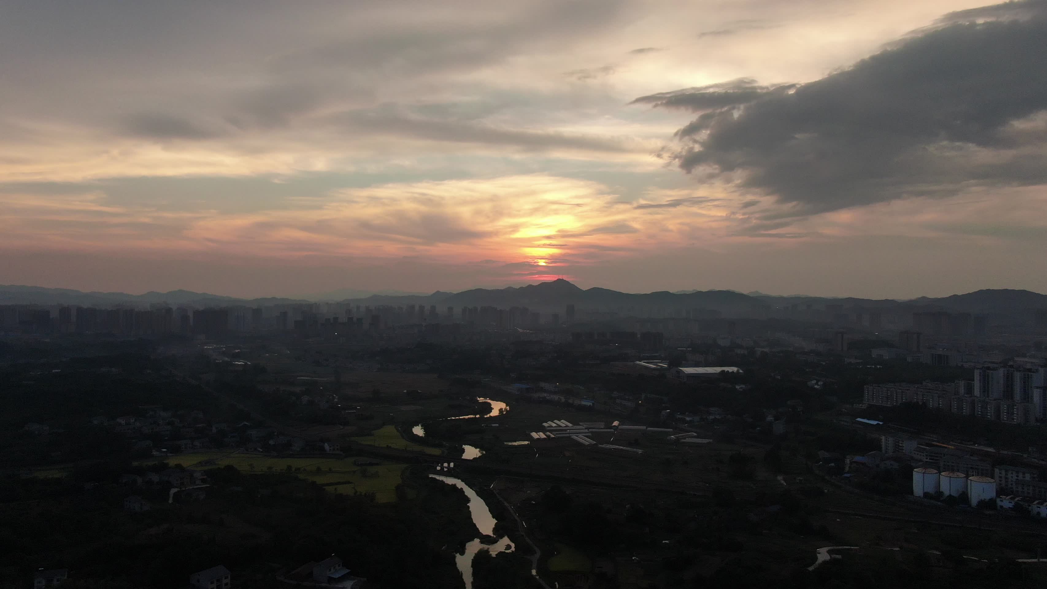 湖南怀化城市日落晚霞航拍视频的预览图