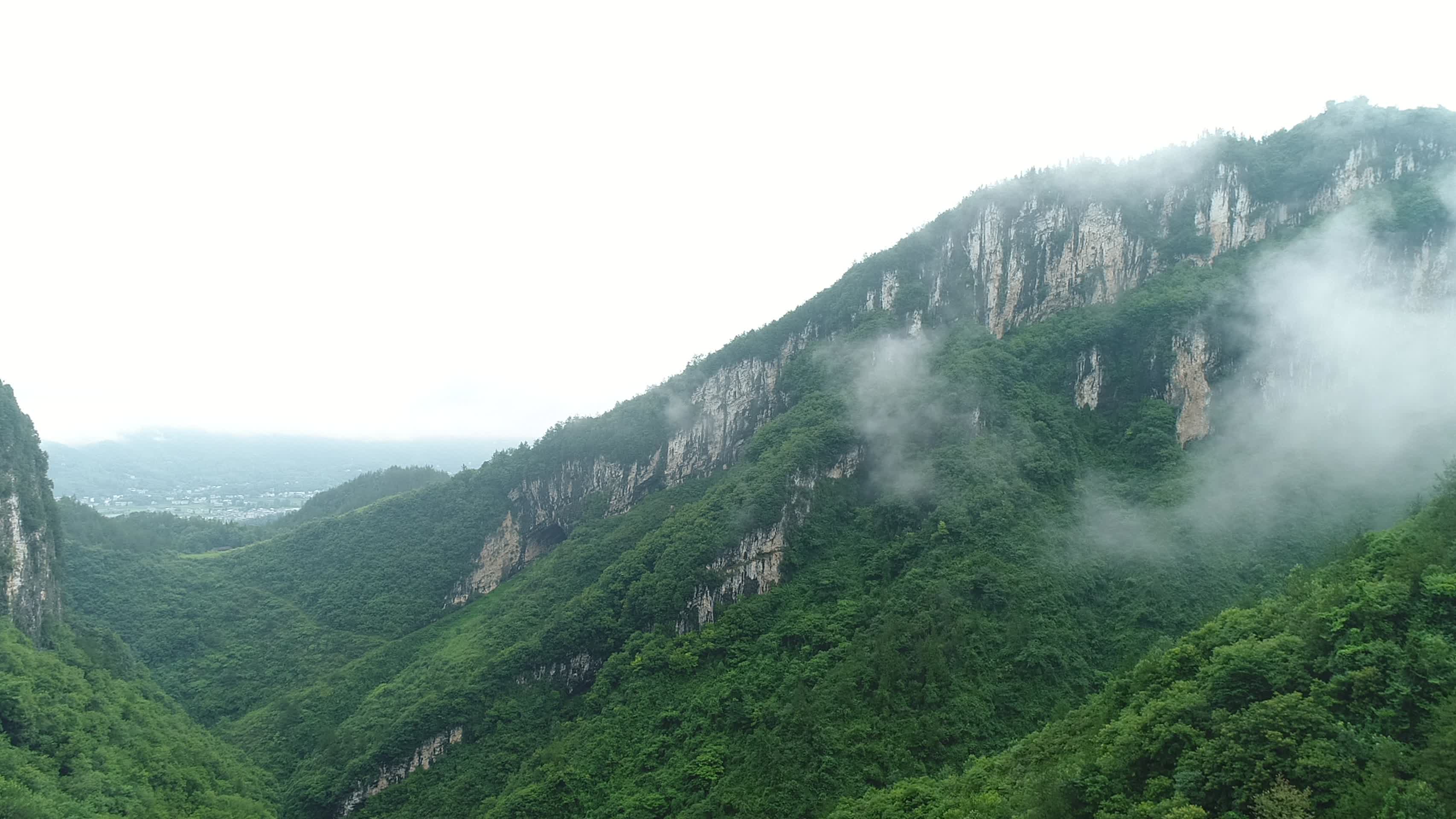 巫溪大山风光云雾山脉视频的预览图