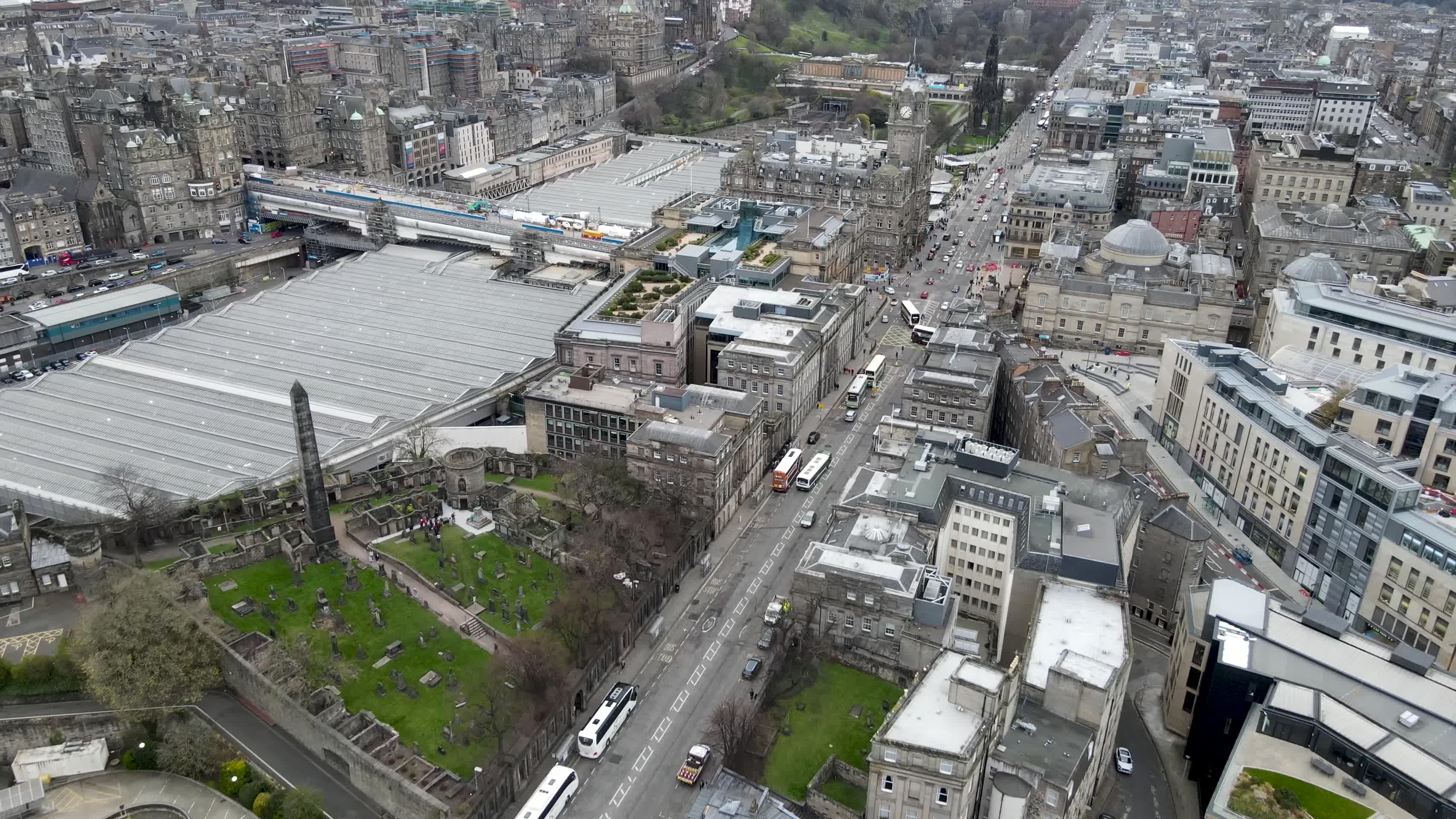 英国爱丁堡城市风光航拍视频的预览图