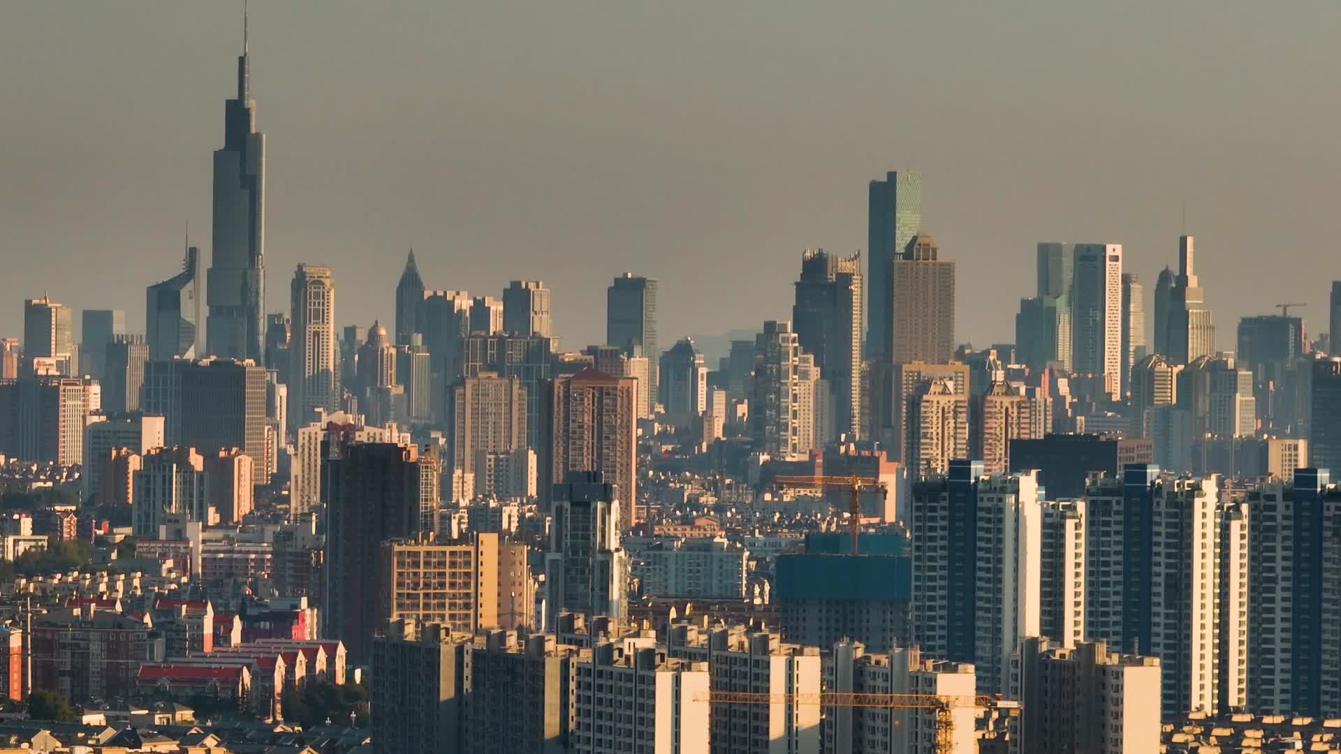 长焦航拍南京主城区城市风光视频的预览图