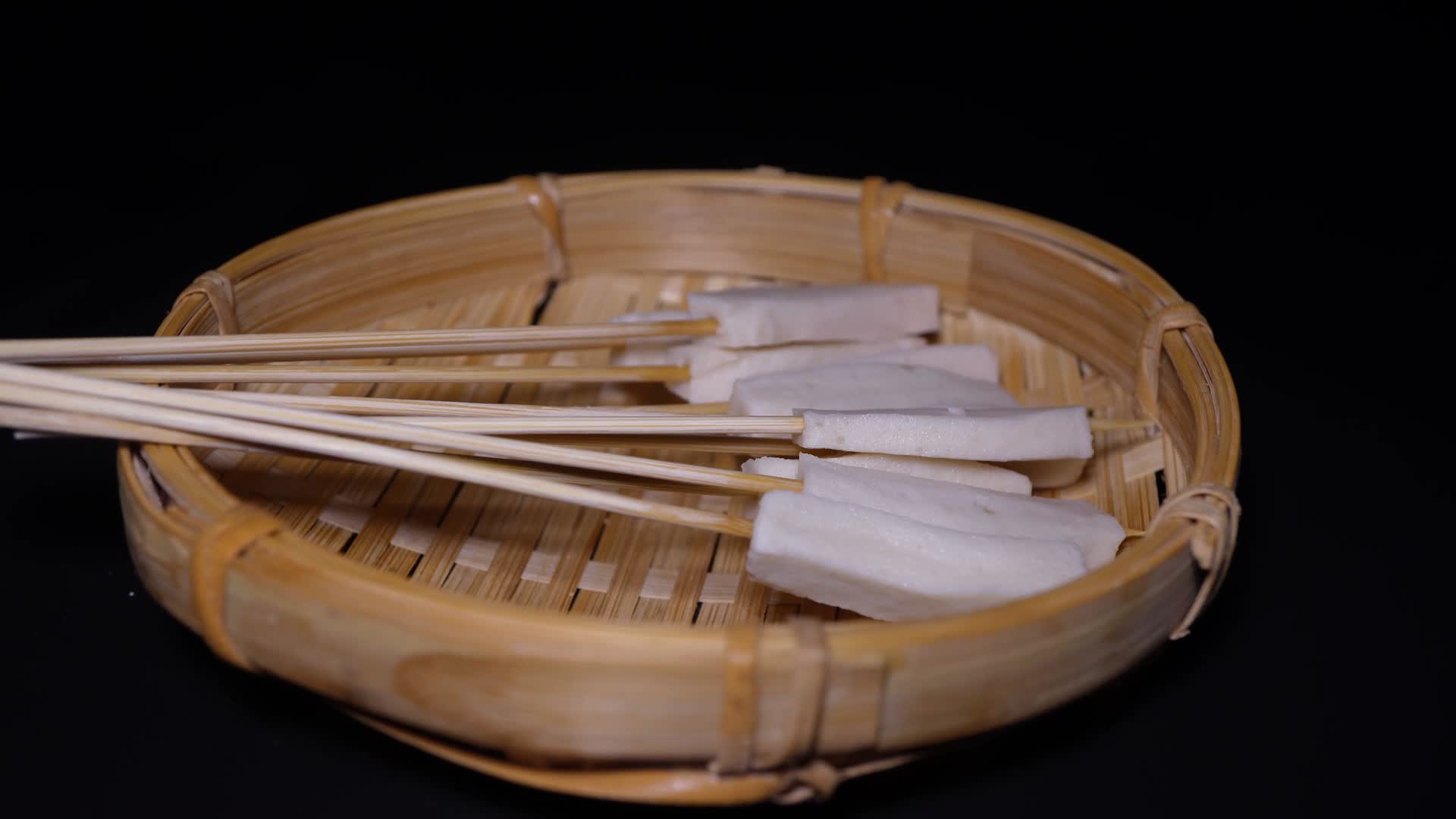 海鲜肠鱼豆腐串小串肉串钵钵鸡炸串烤串美食视频的预览图