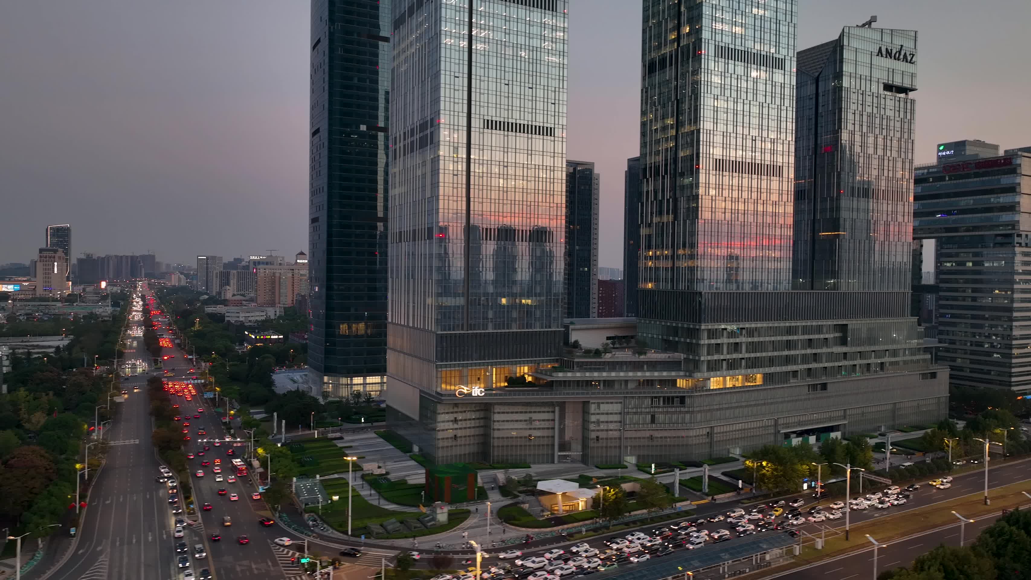 航拍落日时分的南京河西中央商务区视频的预览图