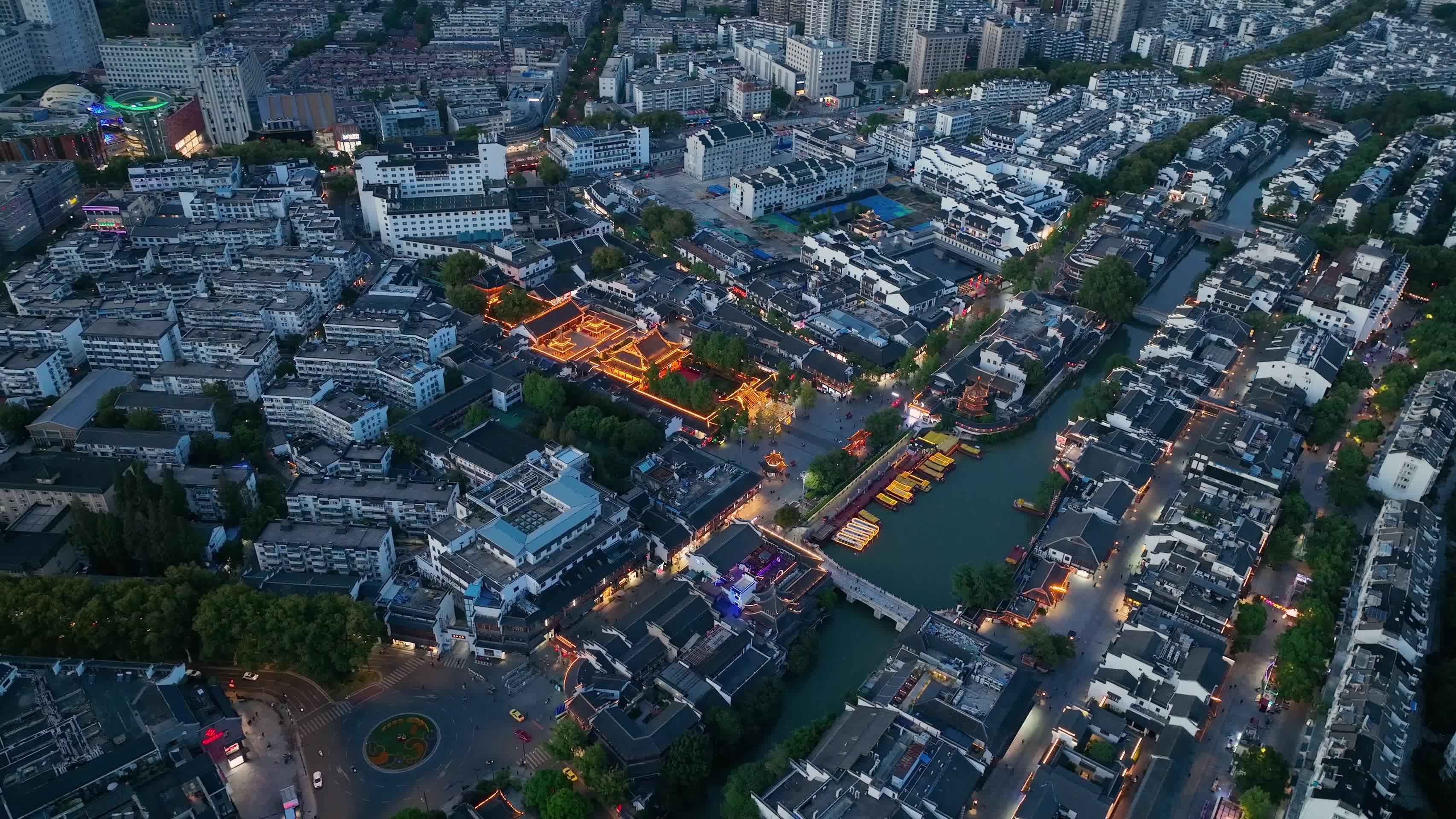 航拍日落时的南京夫子庙景区视频的预览图