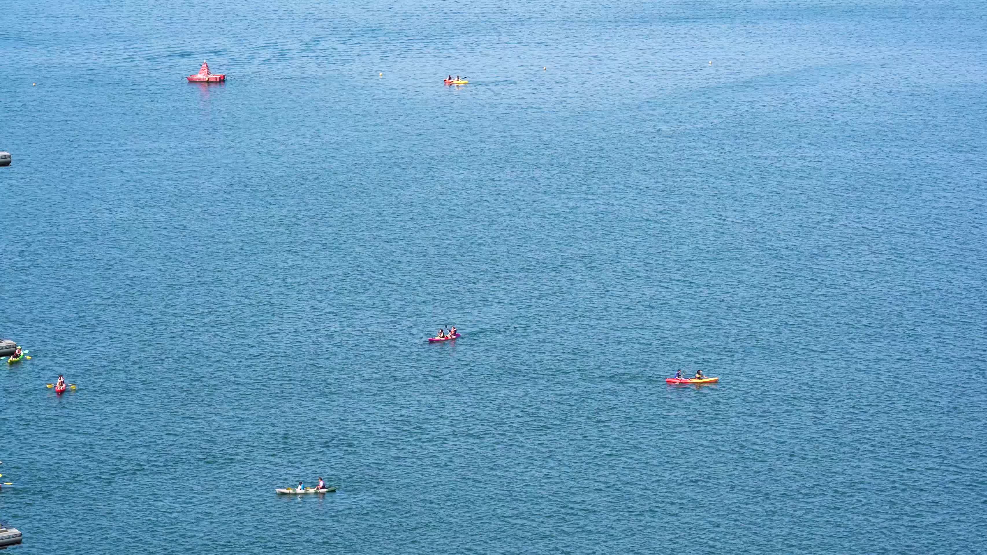 千岛湖上的游船视频的预览图