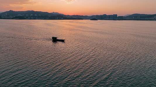 航拍日出朝霞下的杭州淳安千岛湖风光视频的预览图