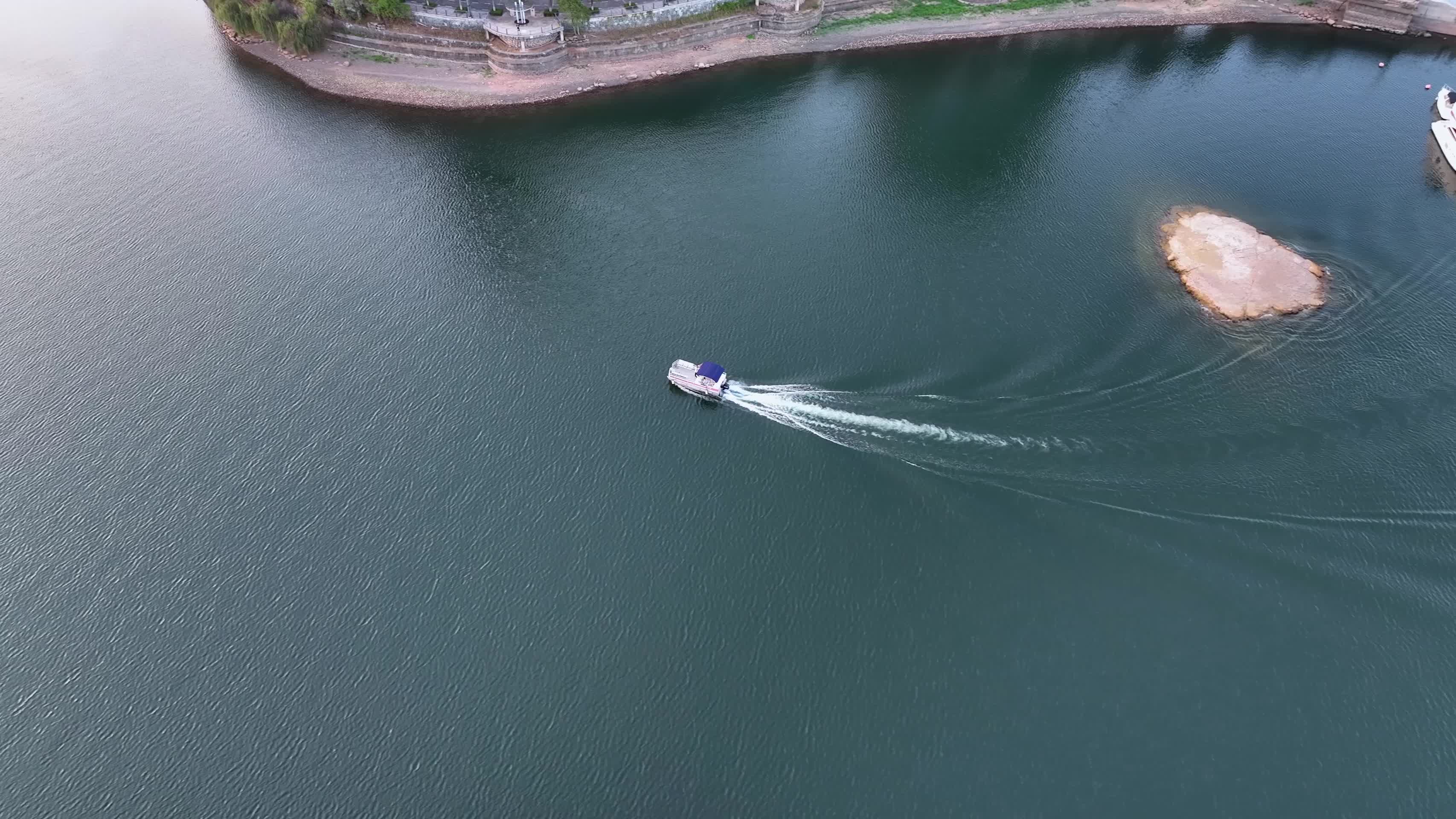 千岛湖上的船只视频的预览图