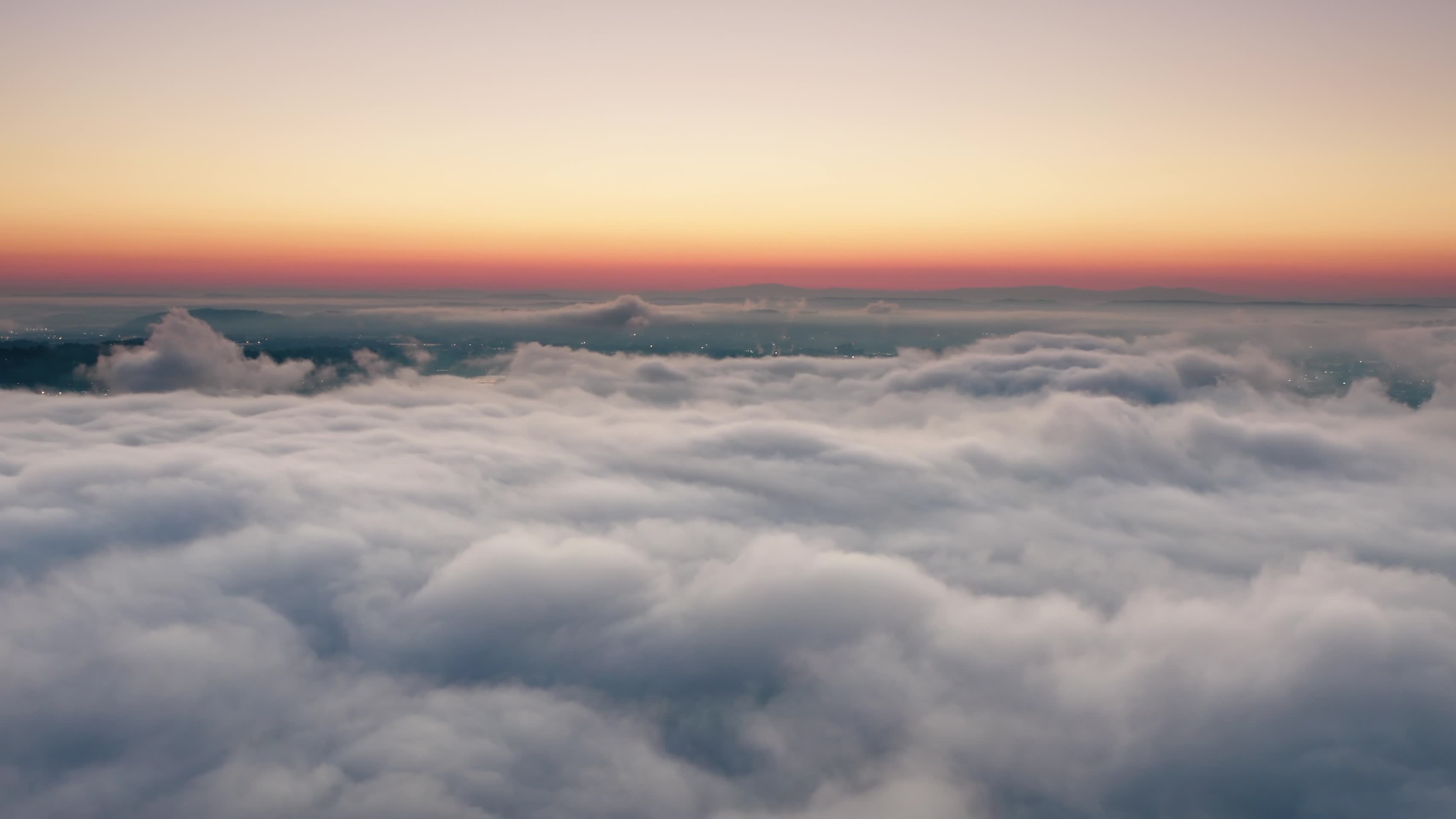 惠州大雁顶无人机航拍天空云海风景视频的预览图