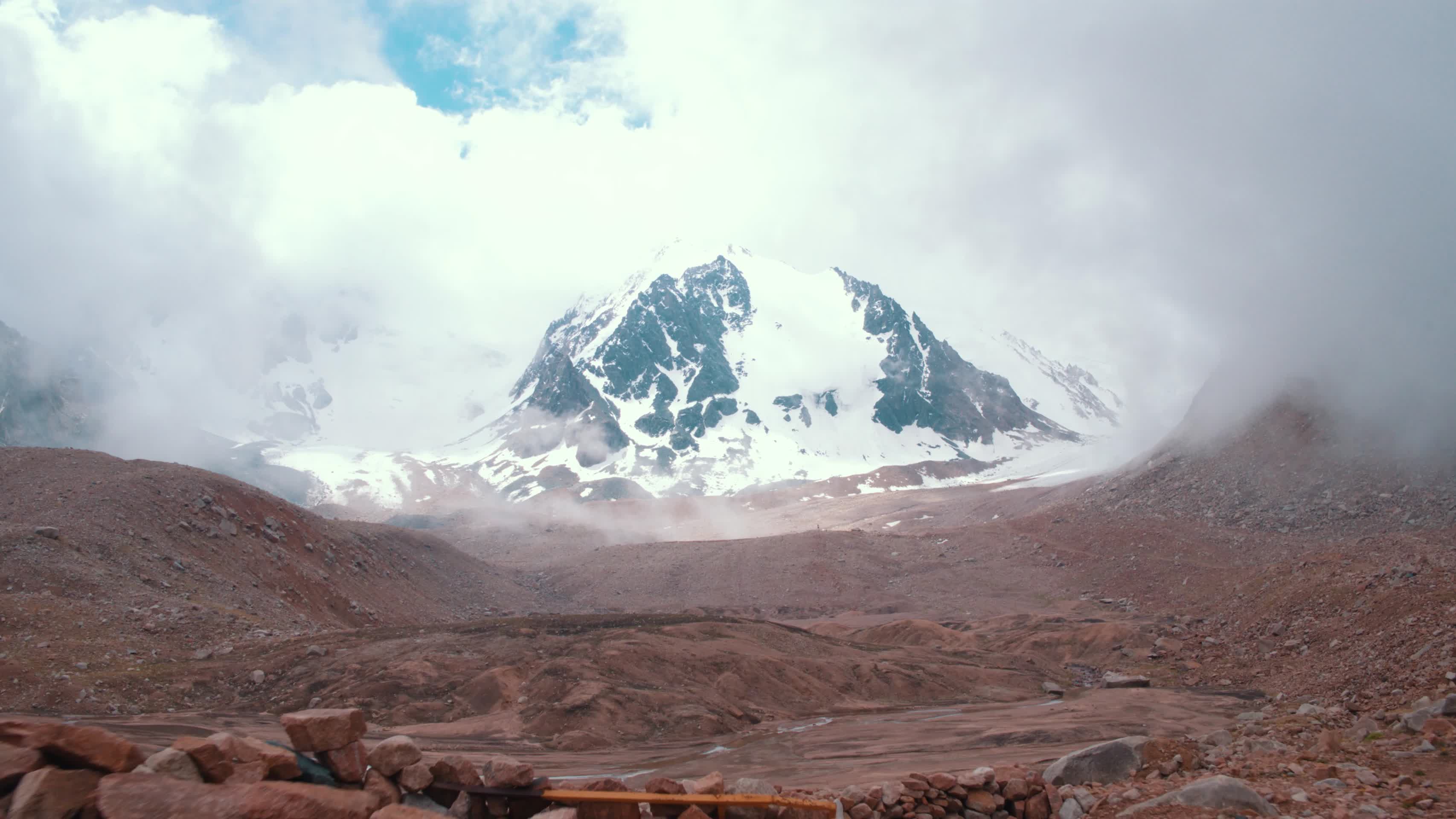 西藏乃钦康桑雪山绝美雪景视频的预览图