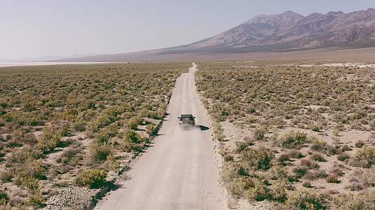 西藏无人区荒野公路视频的预览图