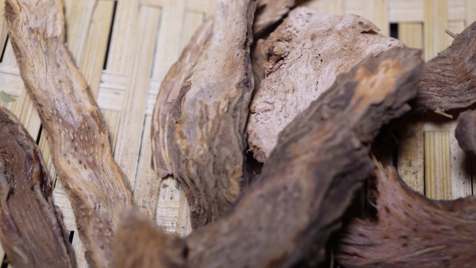 良姜片香料调料卤肉食材调味料视频的预览图