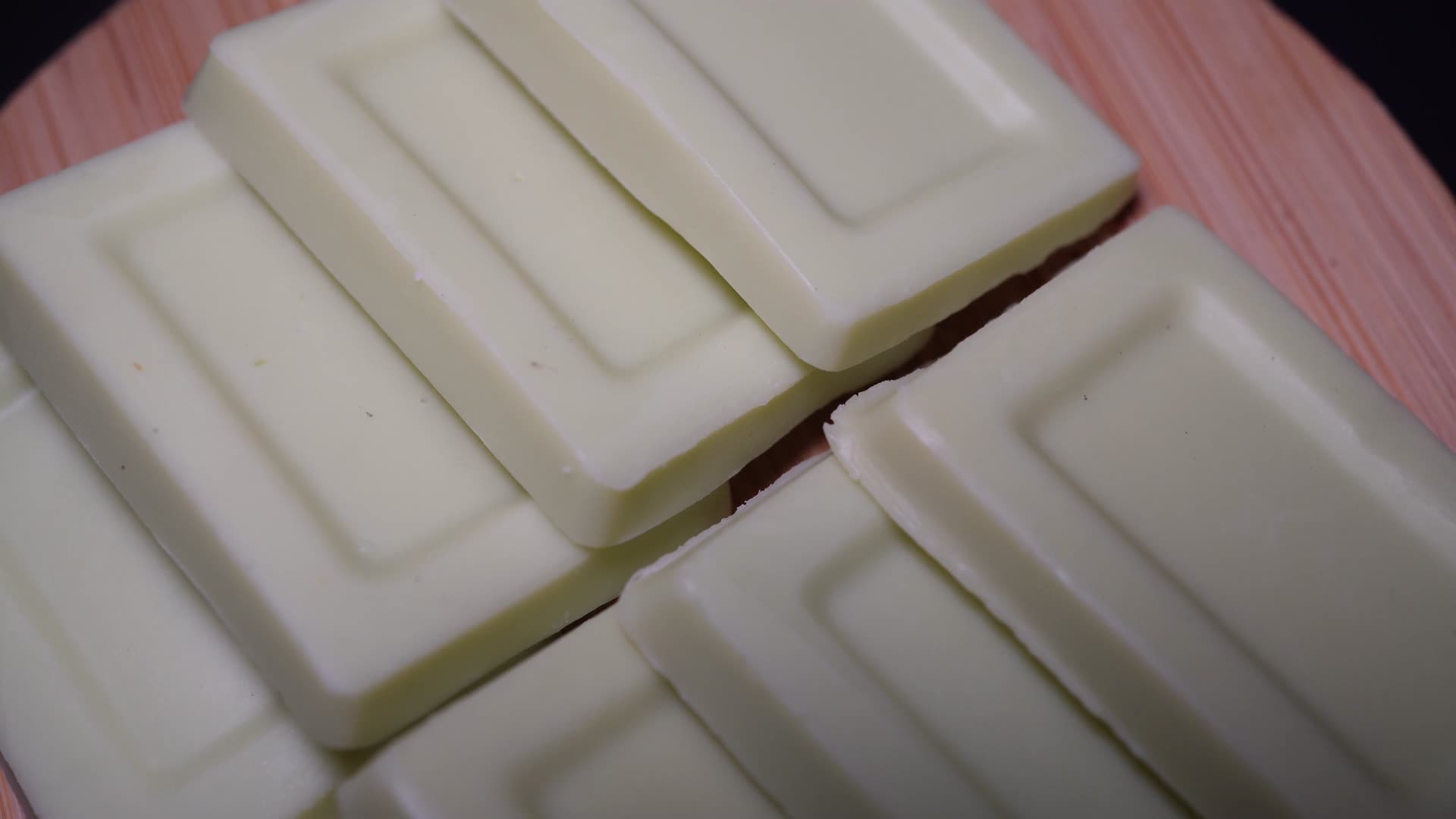 抹茶巧克力牛奶巧克力白巧克力糖果甜品视频的预览图