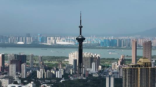 航拍日出时分的南京城市风光视频的预览图