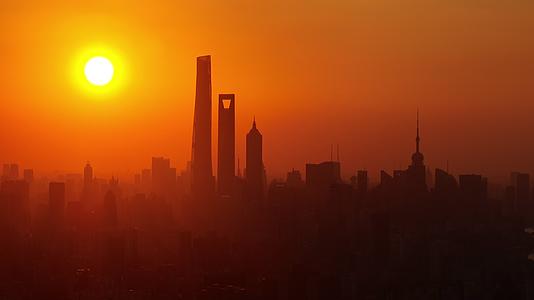 上海陆家嘴日落城市地标悬日航拍视频的预览图