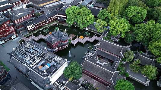 上海豫园城隍庙与陆家嘴金融中心实拍视频的预览图