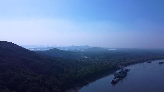 武汉东湖高新区白浒山长江4K航拍视频视频的预览图