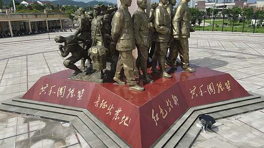 江西瑞金红军雕塑航拍视频的预览图
