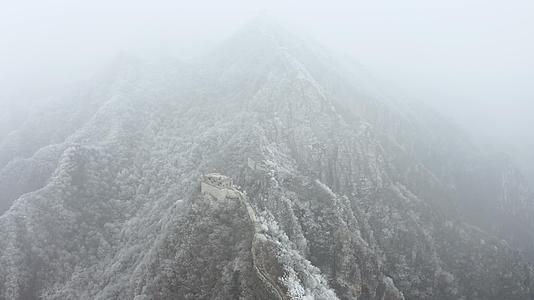 长城雪景雾凇风光视频的预览图
