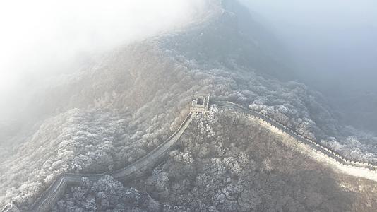 北京雪景长城雪后的长城航拍视频的预览图