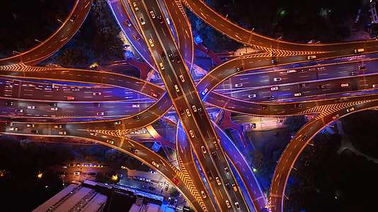 4K上海延安东路高架桥立交桥夜景航拍视频的预览图