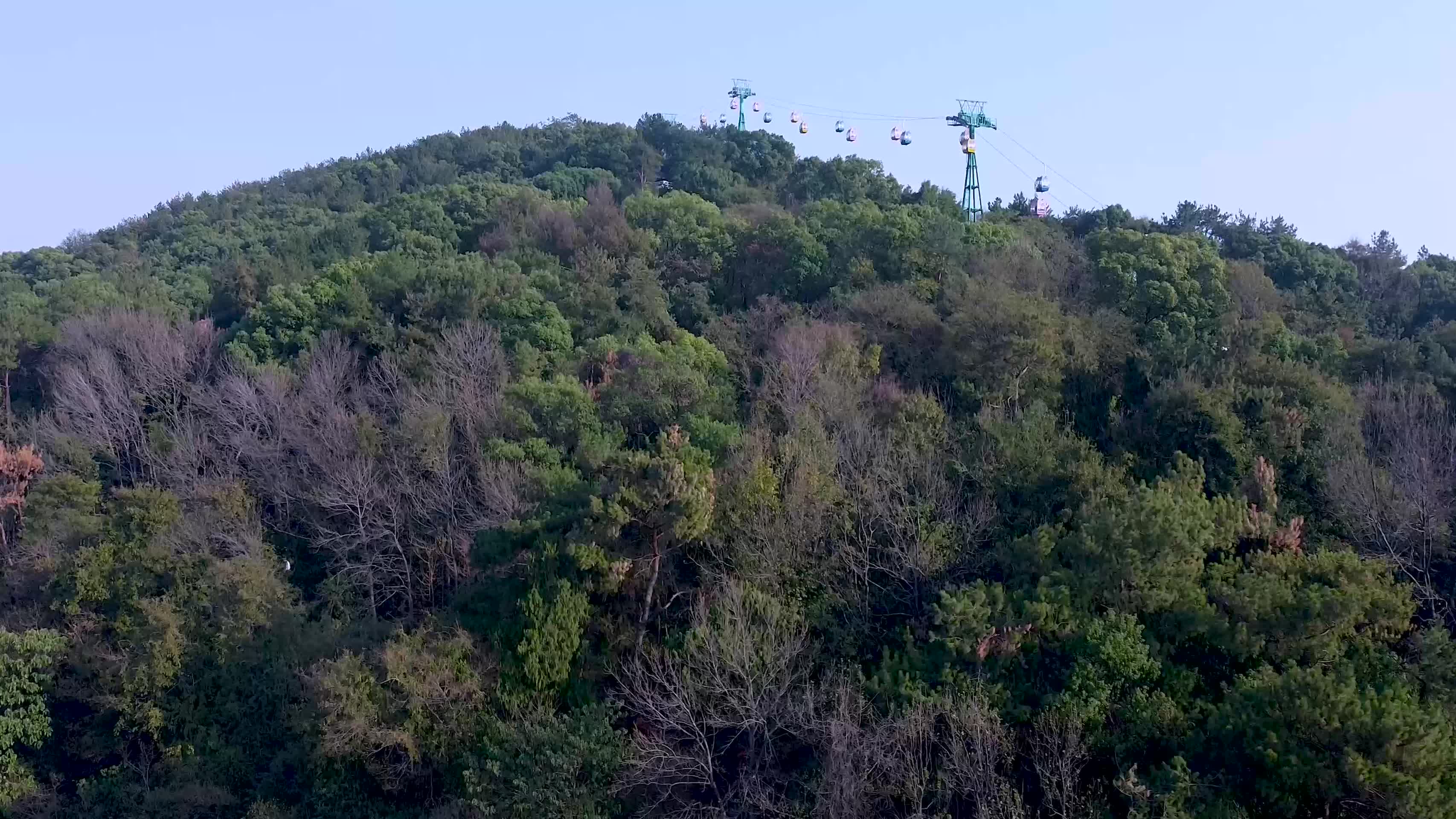 武汉东湖风景区缆车4K航拍视频视频的预览图