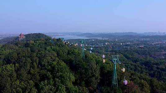 武汉东湖风景区缆车4K航拍视频视频的预览图