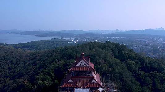 武汉东湖风景区楚天台4K航拍视频视频的预览图