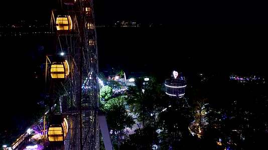 东湖欢乐丛林东湖之眼夜景4K航拍视频视频的预览图
