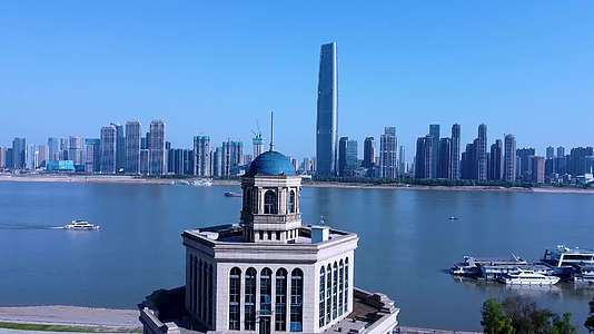 武汉汉口横渡长江博物馆4K航拍视频视频的预览图