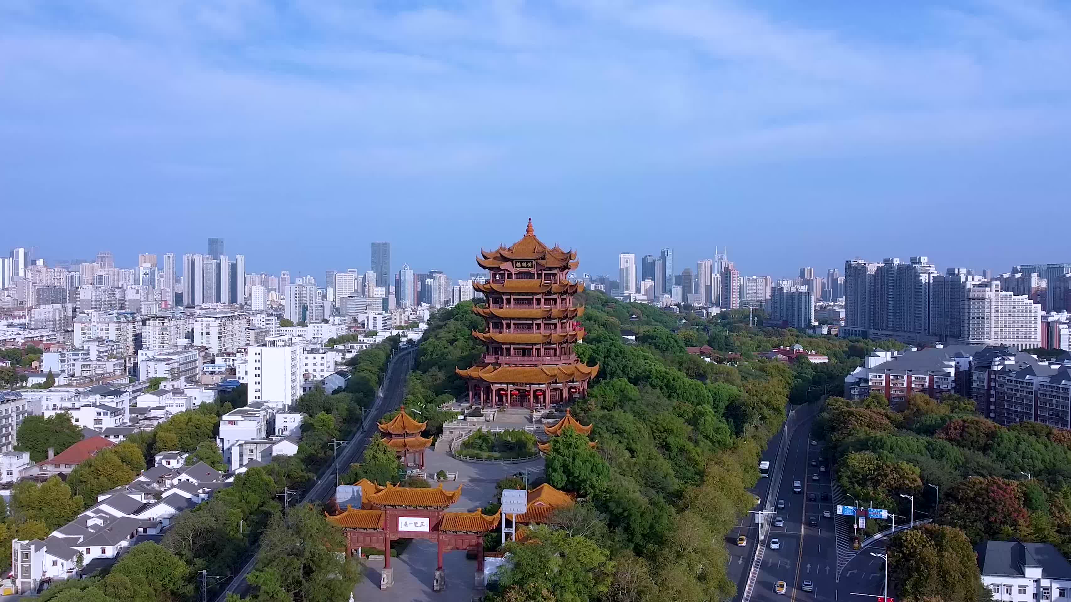 武汉武昌区地标建筑黄鹤楼4K航拍视频视频的预览图