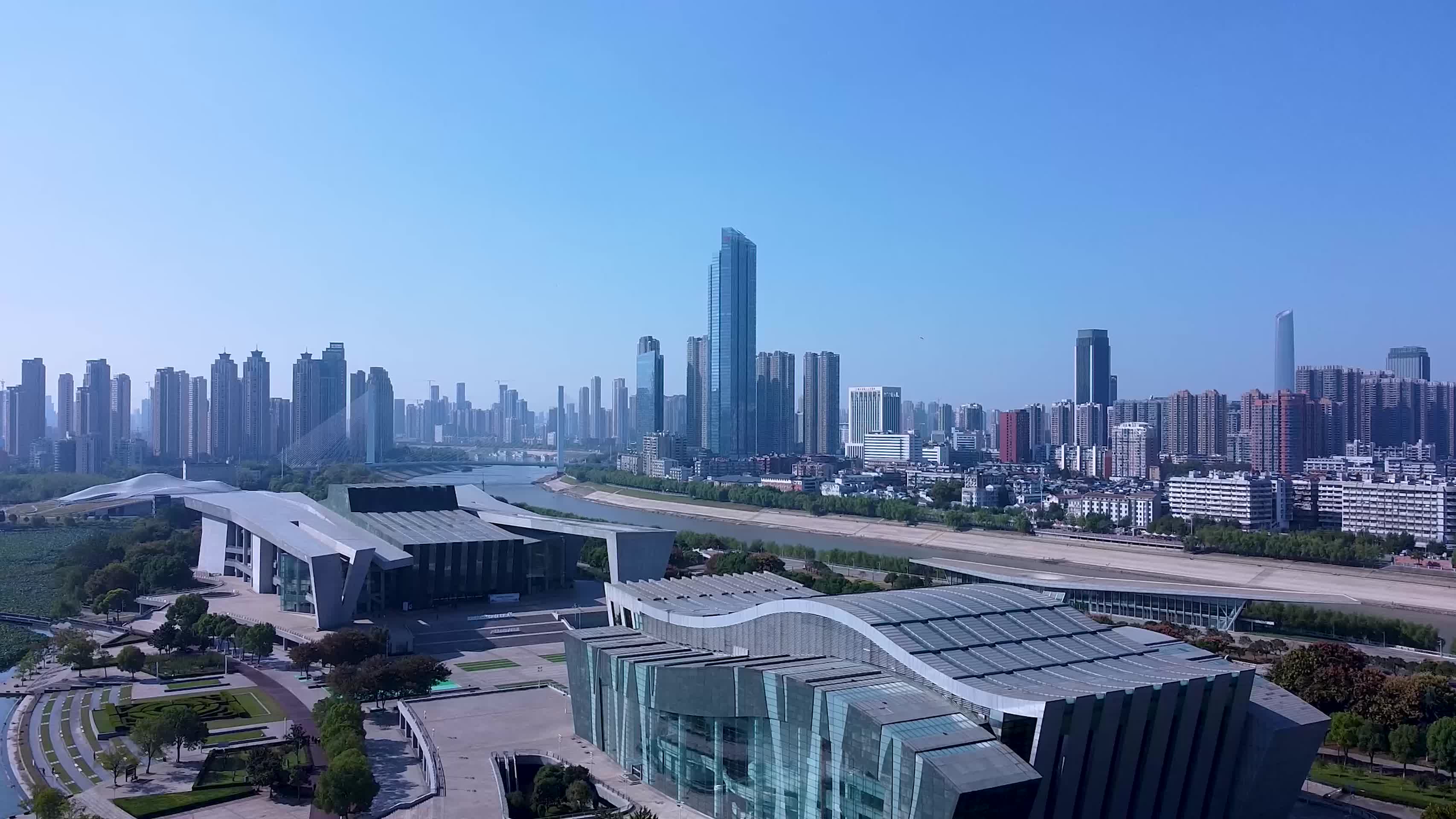 武汉地标建筑琴台建筑4K航拍视频视频的预览图