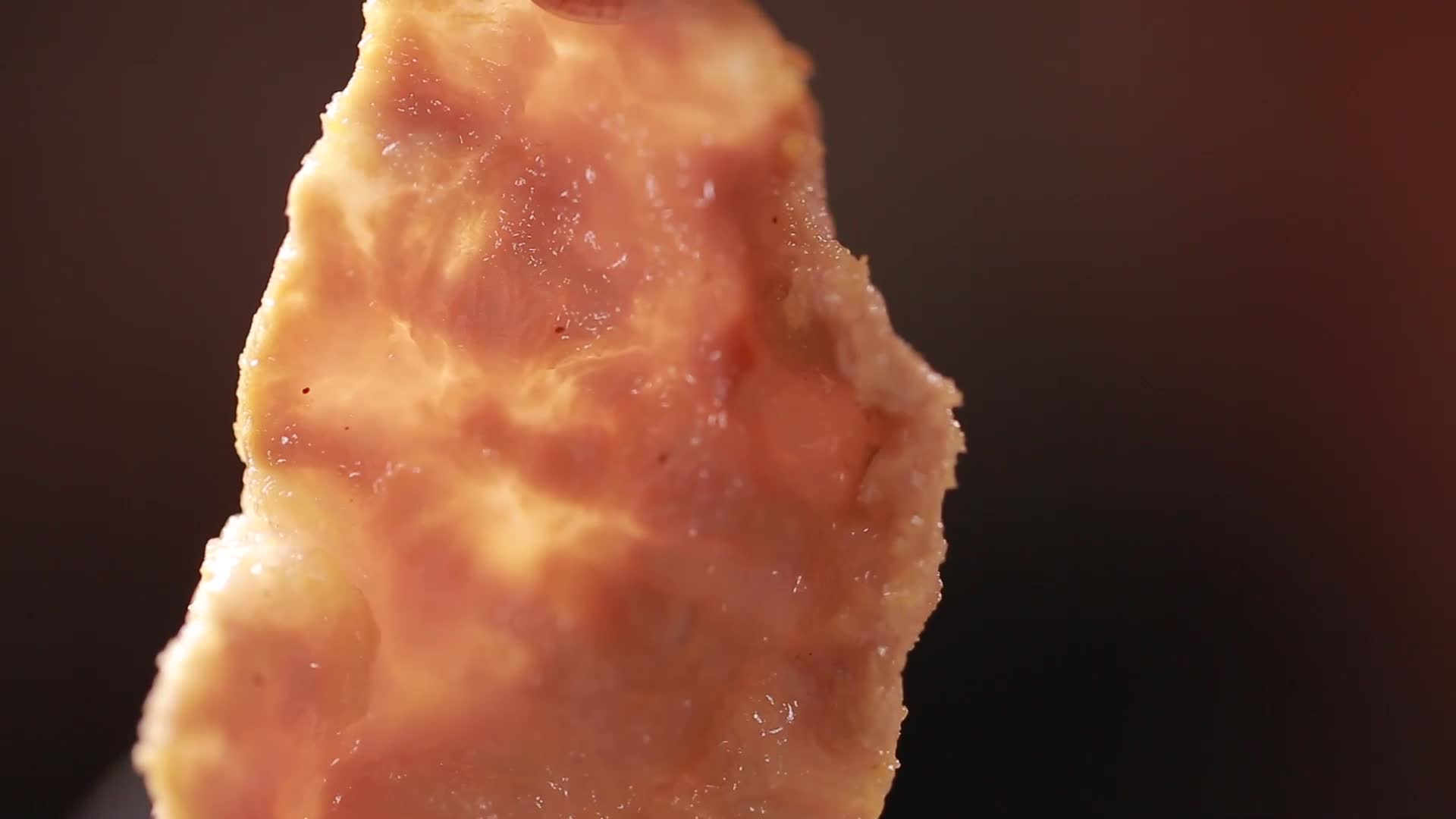 镜头合集透光的牛肉薄片嫩肉片视频的预览图