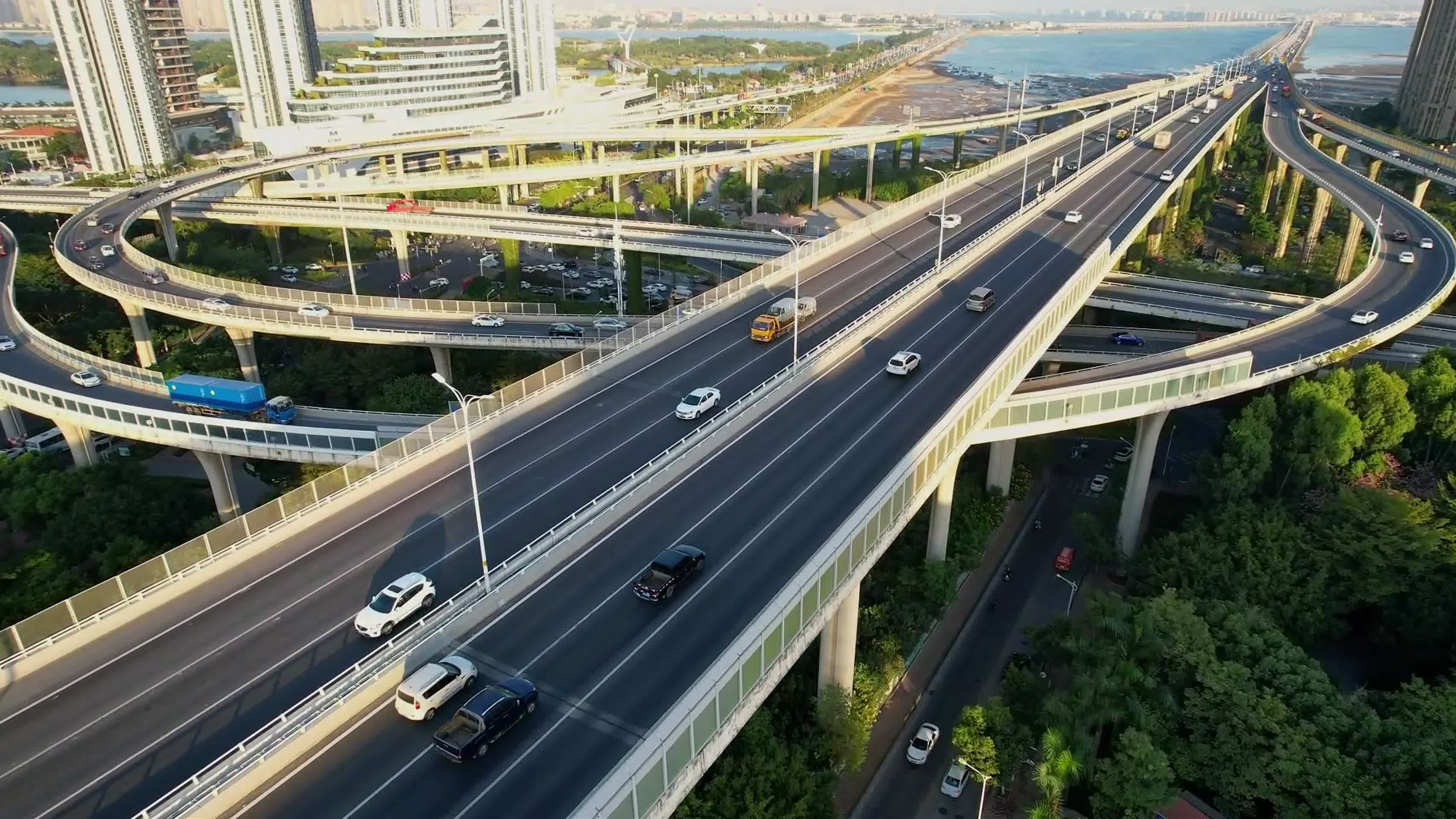 航拍城市立交桥合集视频的预览图