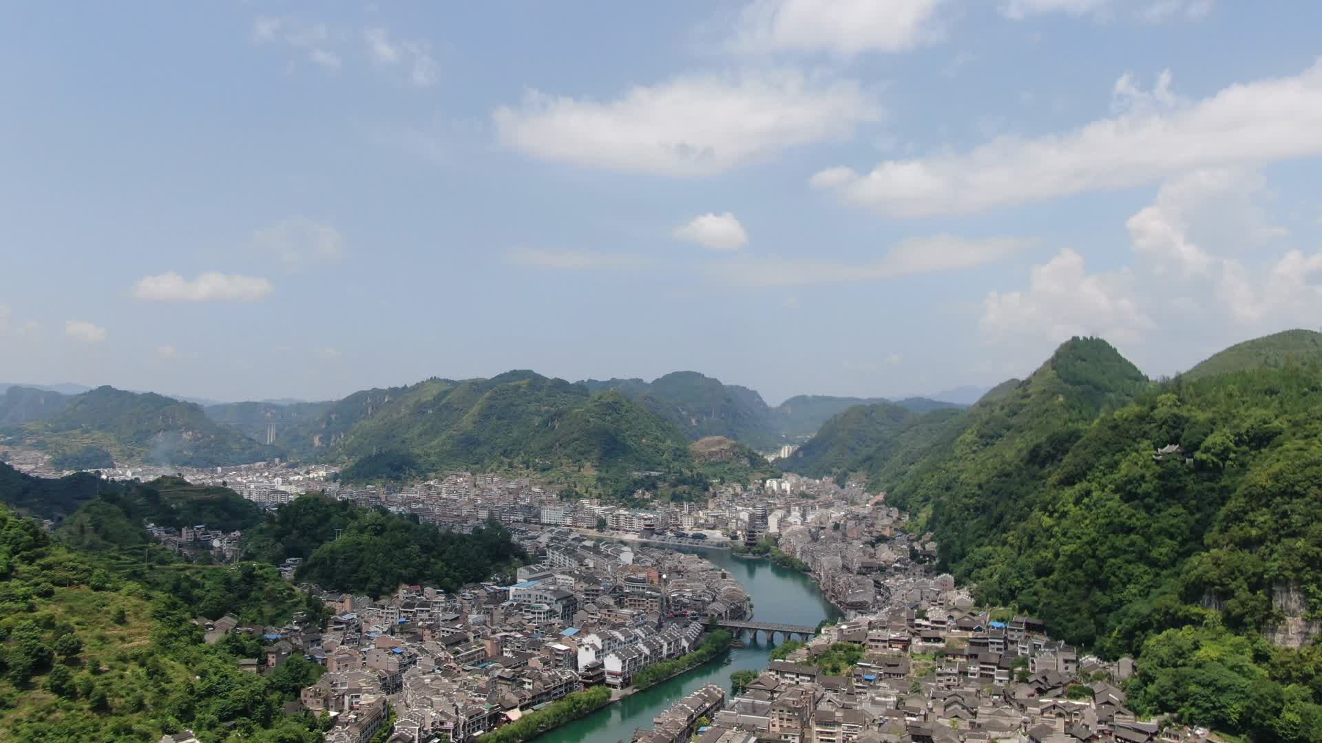 航拍贵州镇远古镇5A景区视频的预览图