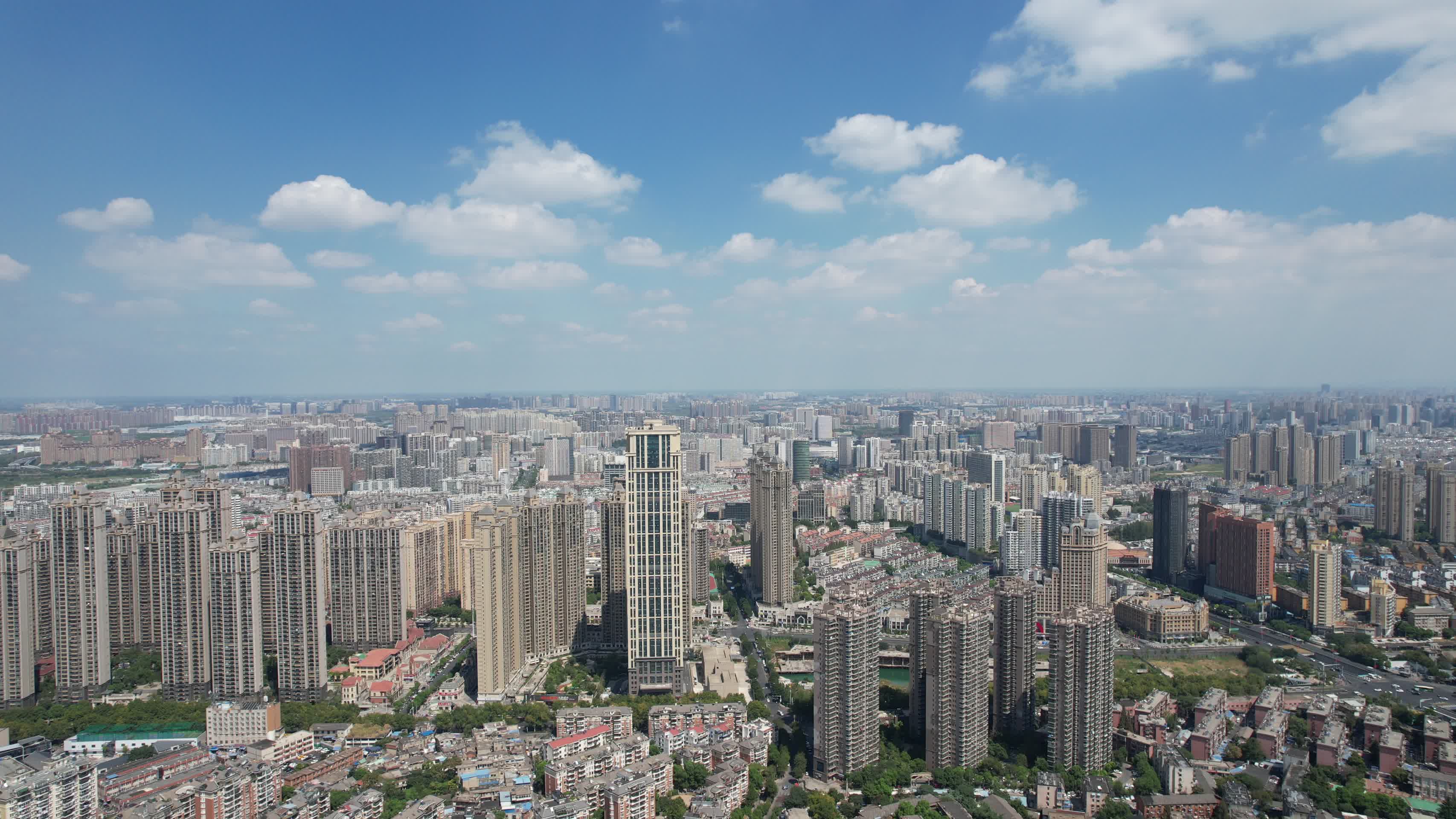 安徽合肥城市天际线蓝天白云视频的预览图