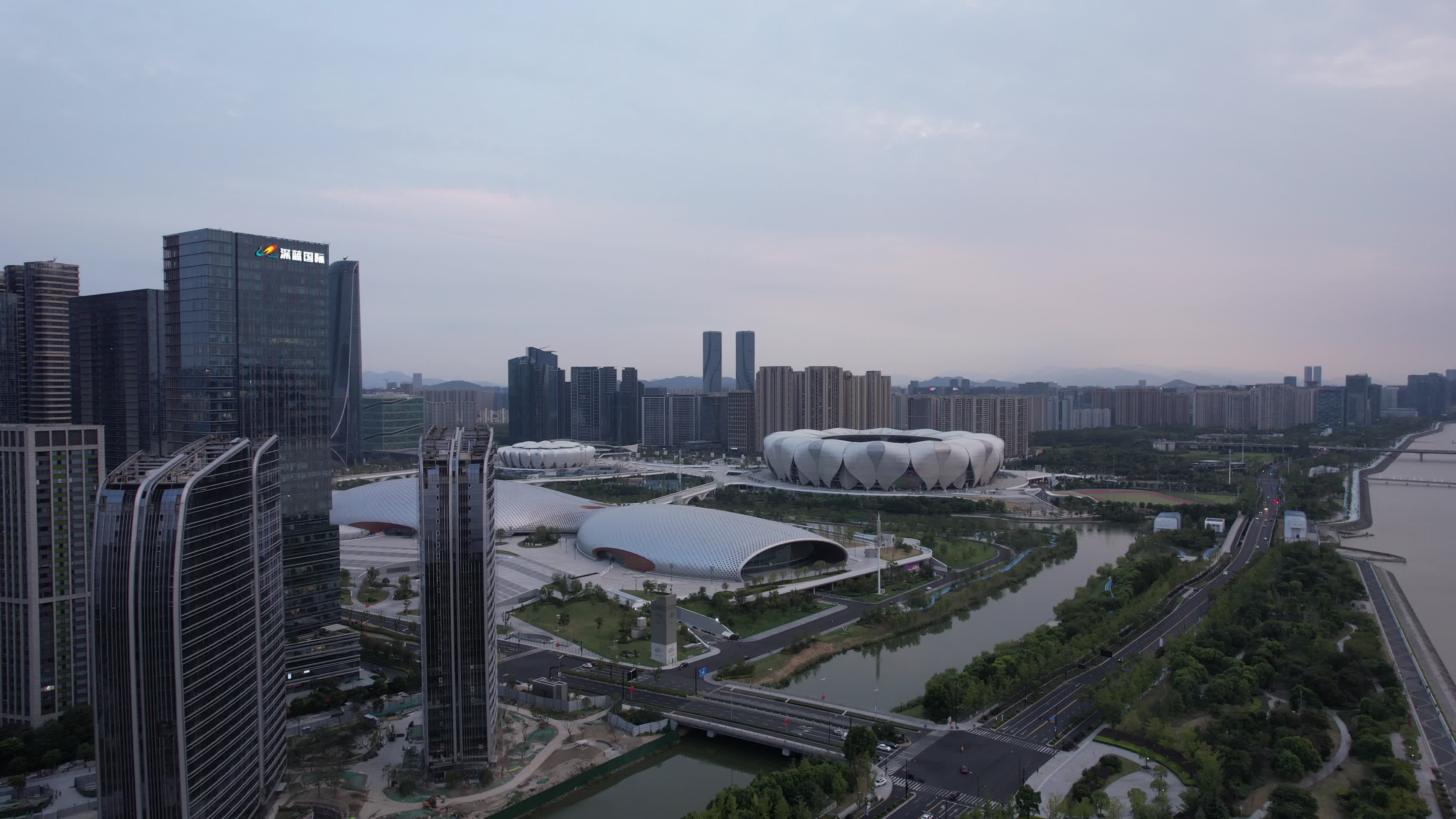 浙江杭州奥体中心航拍视频的预览图