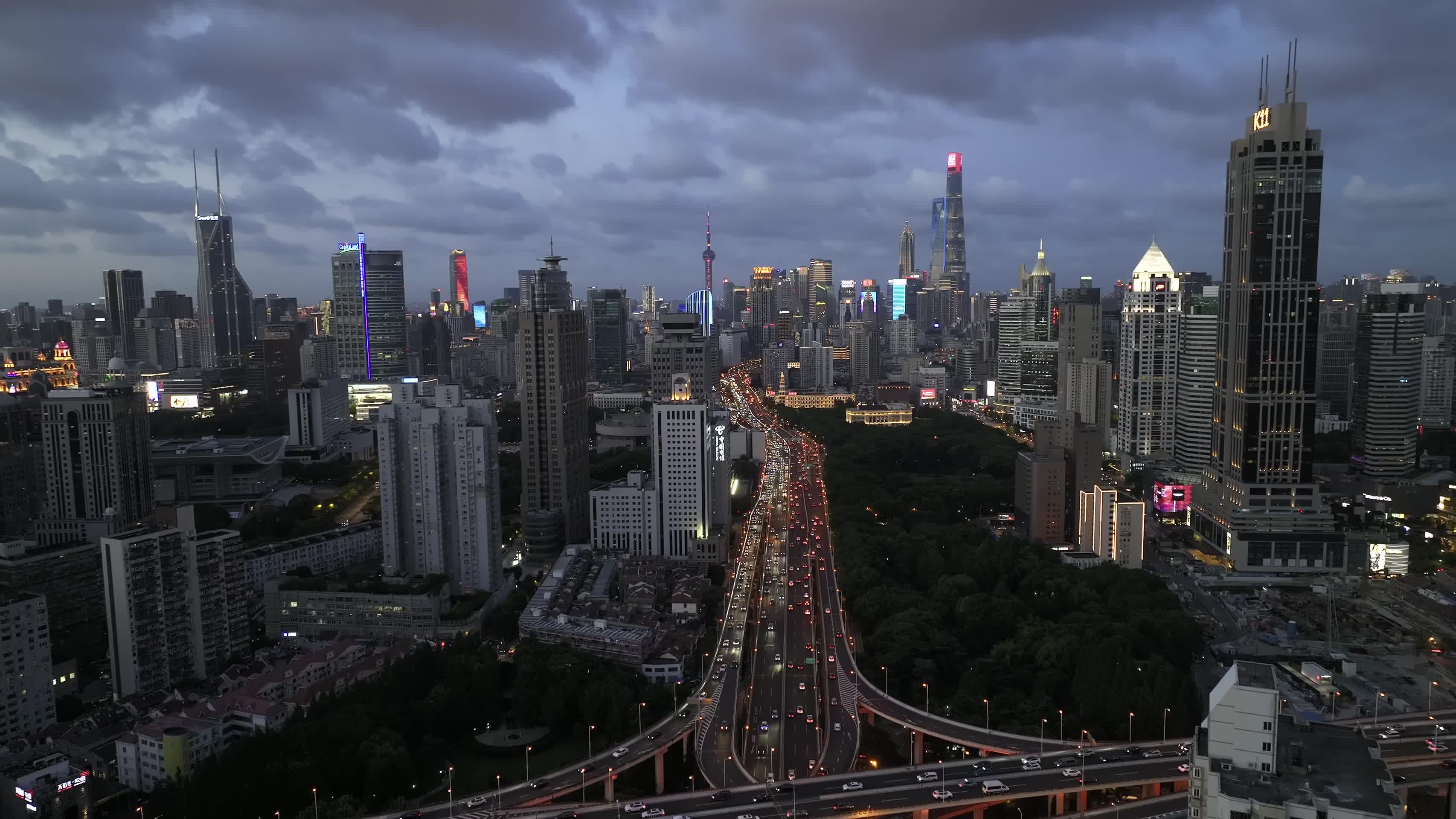上海城市高架城市天际线夜景航拍视频的预览图