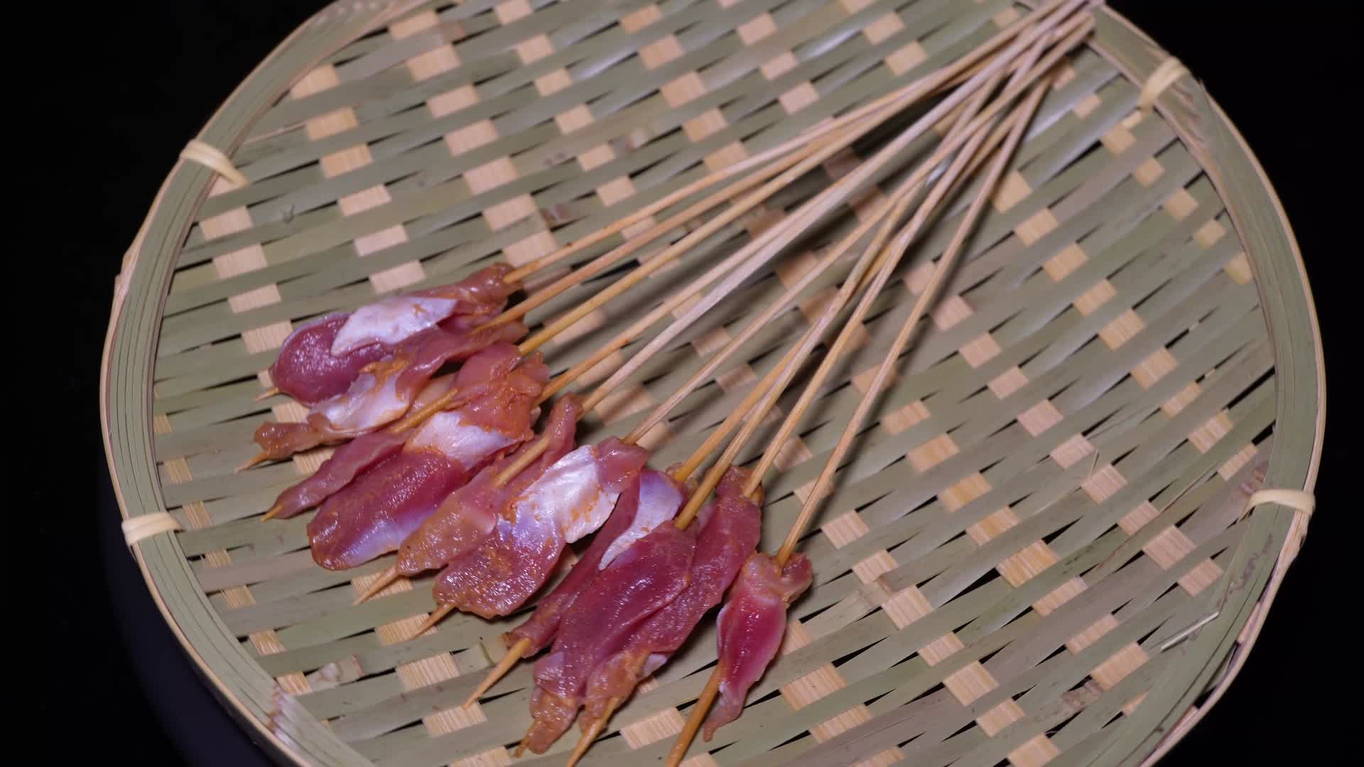 鸡胗串小串肉串钵钵鸡炸串烤串美食视频的预览图
