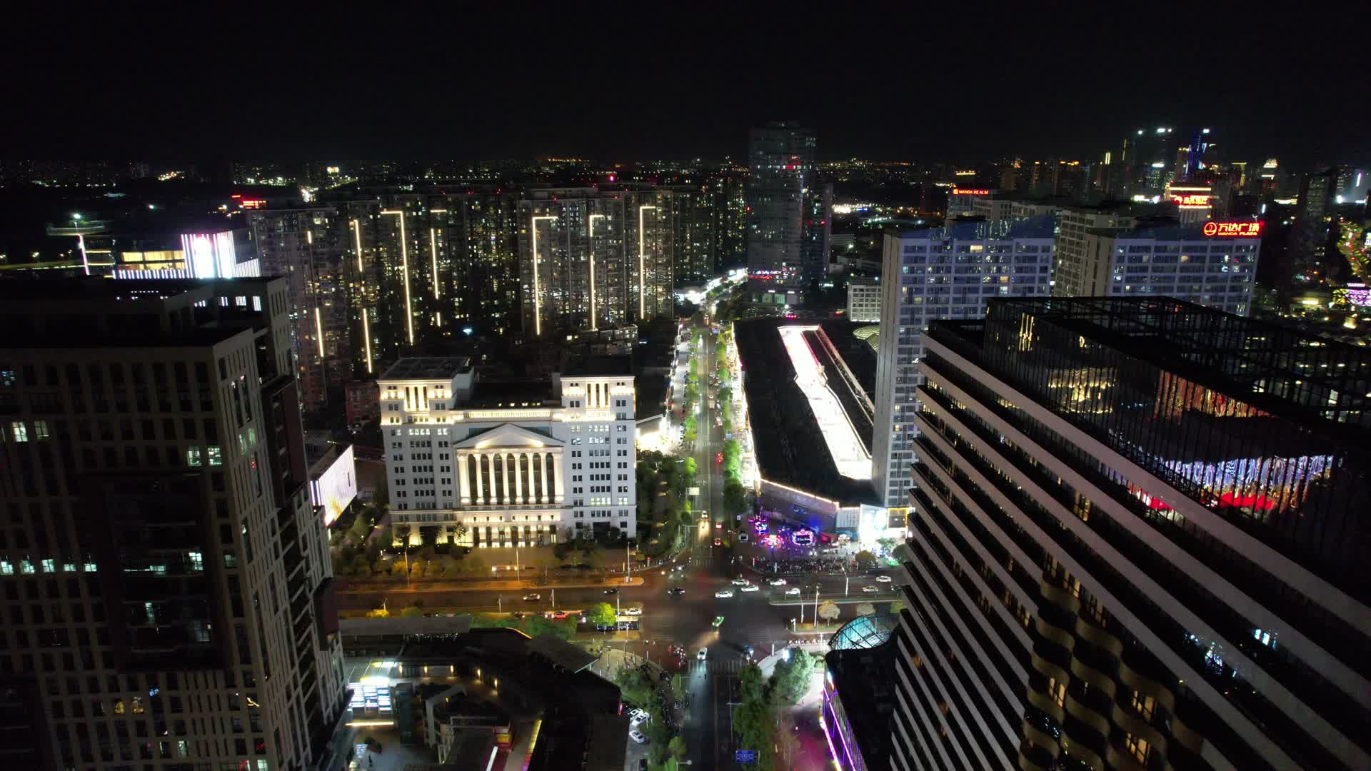 航拍江西南昌城市夜景交通视频的预览图