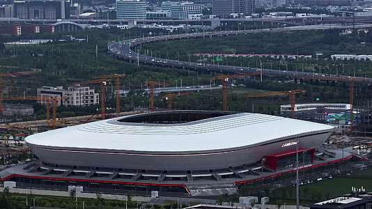 上海长焦下的浦东足球场视频的预览图