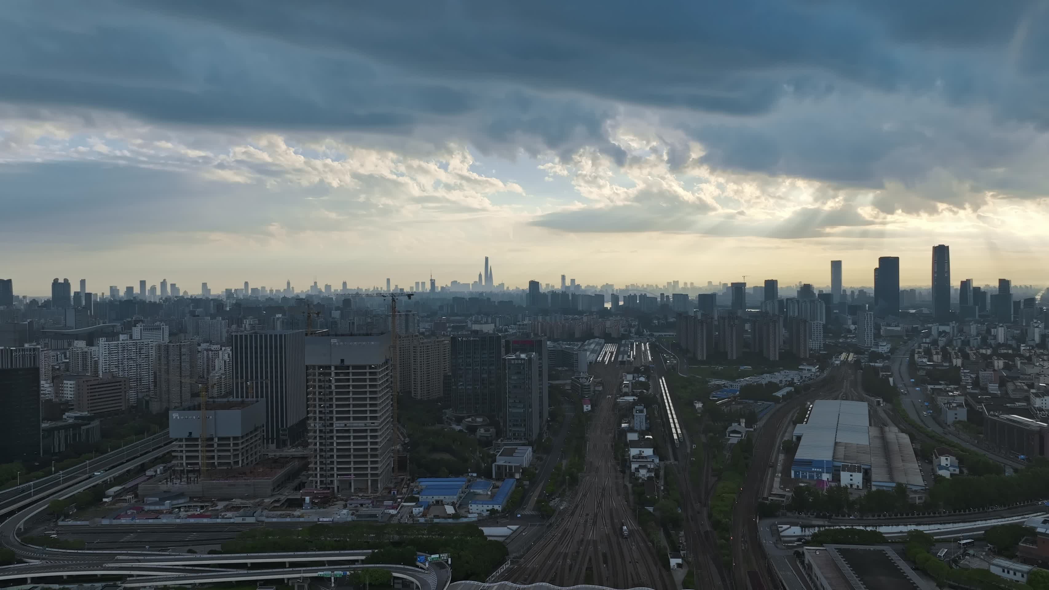 上海南站鸟瞰航拍视频的预览图