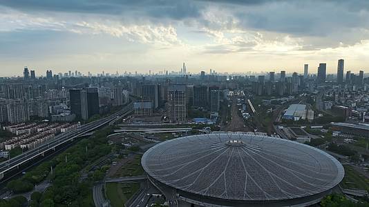 上海南站鸟瞰航拍视频的预览图