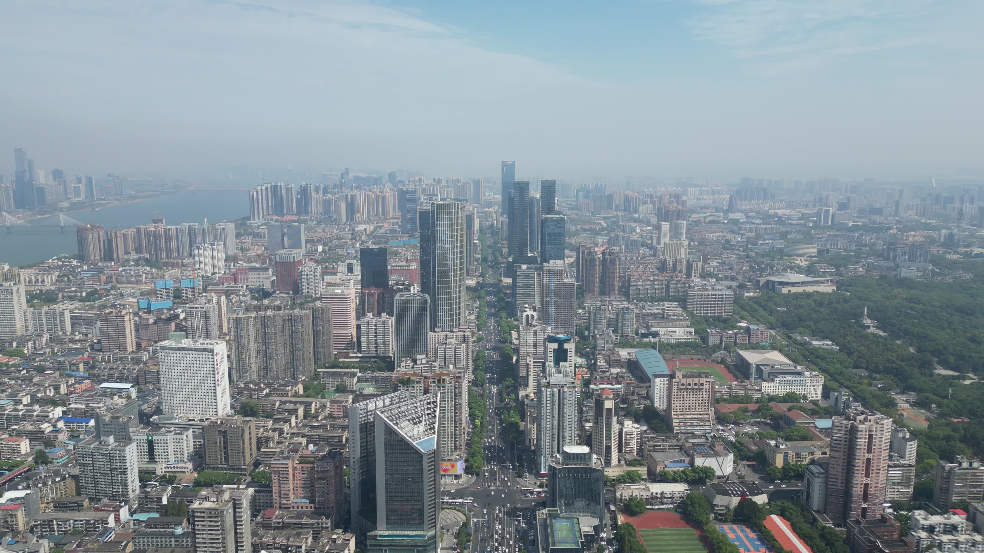 湖南长沙城市高楼交通航拍视频的预览图