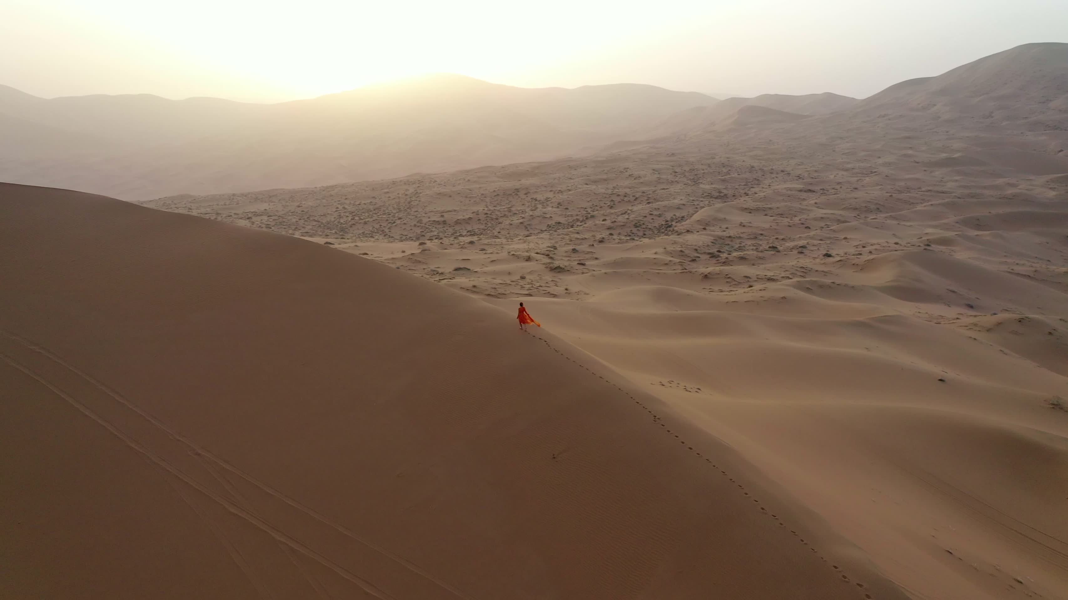 4K沙漠风光航拍视频视频的预览图