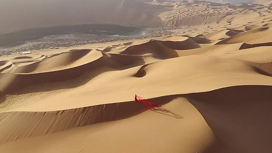4K沙漠风光航拍视频视频的预览图