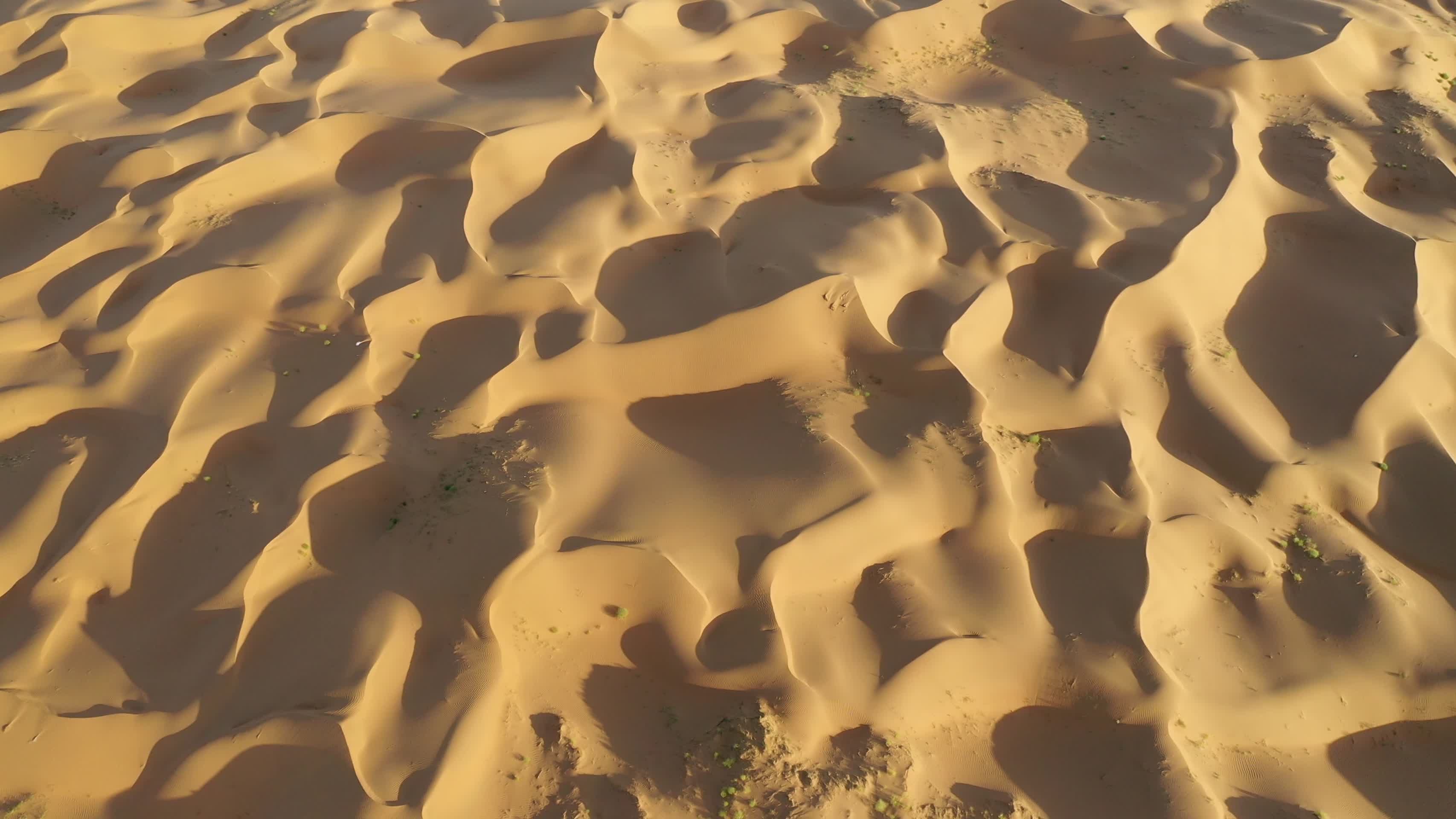 4K沙漠航拍视频视频的预览图